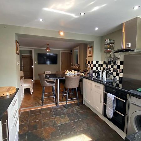 Outskirts Of Ulverston, Entire Cottage - Sleeps 4 אולברסטון מראה חיצוני תמונה